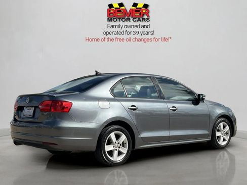 Used 2012 Volkswagen Jetta TDI image 5