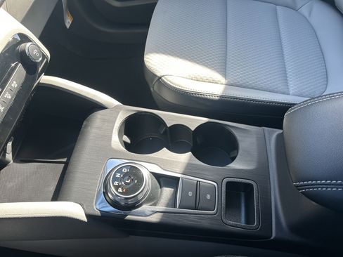 New 2025 Ford Escape SE image 17