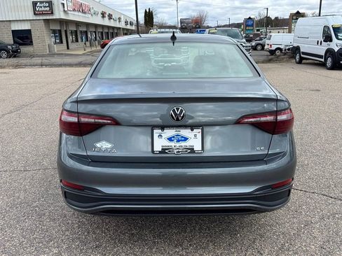 Used 2024 Volkswagen Jetta SE image 3