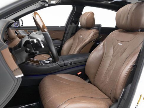 Used 2016 Mercedes-Benz Maybach S 600 image 4