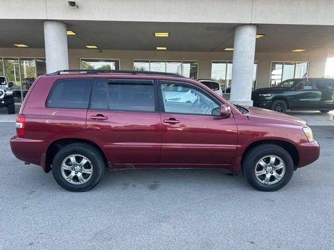 Used 2005 Toyota Highlander 4WD V6 w/ Appearance Pkg image 4