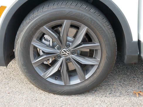 Used 2024 Volkswagen Tiguan SE image 15