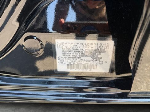 Used 2025 Nissan Versa SV FWD image 35