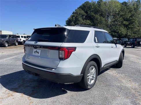 New 2025 Ford Explorer Active image 3