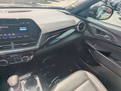 Used 2025 Chevrolet Trax RS w/ Driver Confidence Package FWD image 4