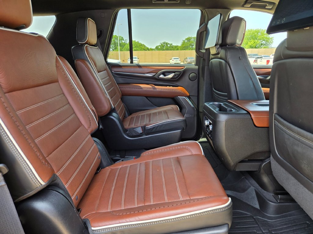 Used 2023 GMC Yukon Denali Ultimate AWD/4WD image 29