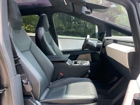 Used 2024 Tesla Cybertruck AWD Crew Cab image 20