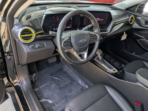 Used 2024 Chevrolet Trax ACTIV w/ Sunroof Package FWD image 12