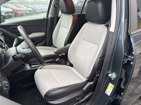 Certified 2022 Chevrolet Trax LT w/ LT Convenience Package image 13