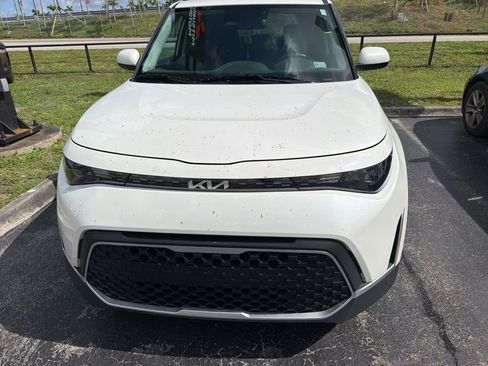 Used 2023 Kia Soul LX w/ LX Technology Package FWD image 2