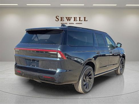 New 2026 Lincoln Navigator L Reserve w/ Jet Appearance Package image 3
