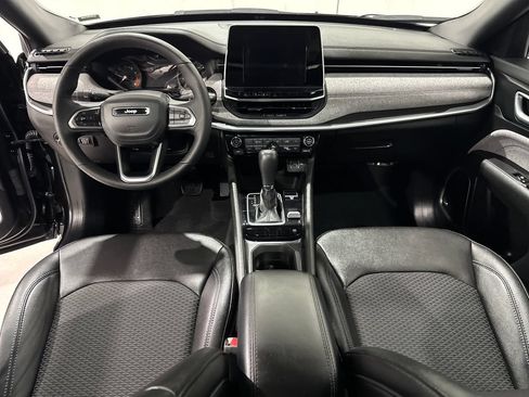 Used 2025 Jeep Compass Latitude w/ Sun & Sound Group AWD/4WD image 28