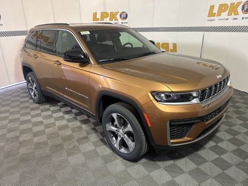 New 2026 Jeep Grand Cherokee Limited AWD/4WD image 1