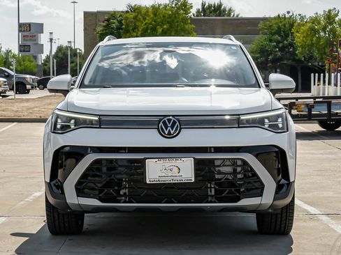 Used 2025 Volkswagen Taos SEL AWD/4WD image 7