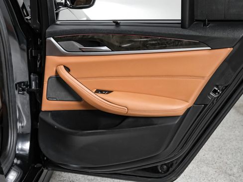 Used 2019 BMW 540i w/ M Sport Package image 58