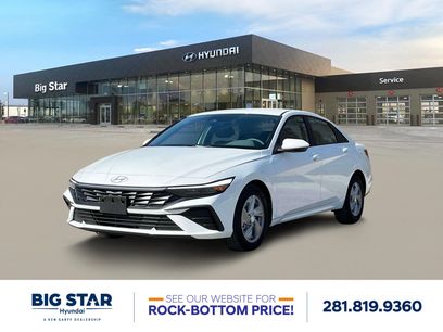 New 2025 Hyundai Elantra SE