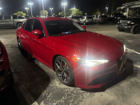 Used 2019 Alfa Romeo Giulia w/ Quick Order Package 22K Sport RWD image 3