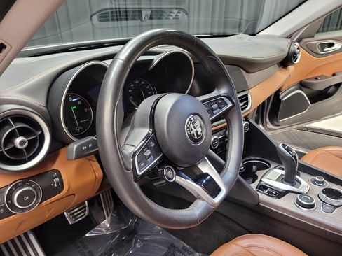 Used 2020 Alfa Romeo Giulia Ti w/ Quick Order Package 22X Lusso image 18