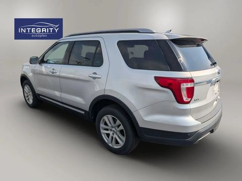 Used 2019 Ford Explorer XLT w/ Equipment Group 202A AWD/4WD image 4