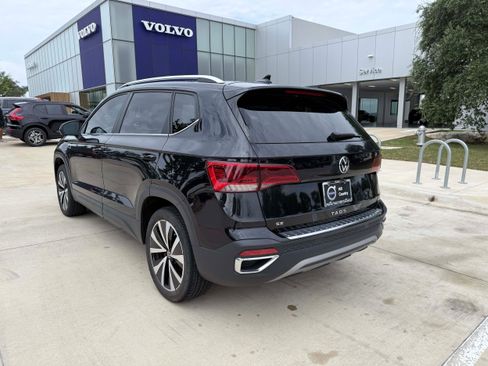 Used 2023 Volkswagen Taos SE FWD image 4