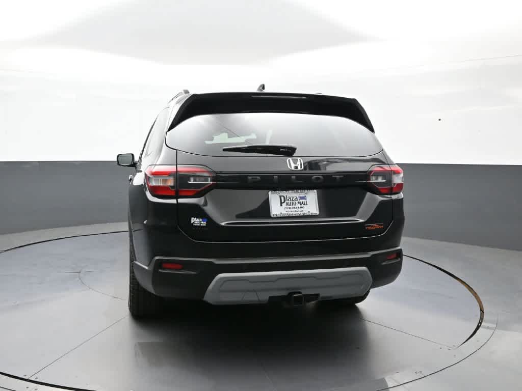 Certified 2024 Honda Pilot TrailSport image 6