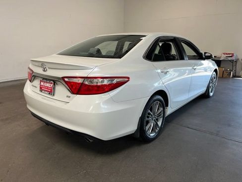 Used 2016 Toyota Camry SE FWD image 3