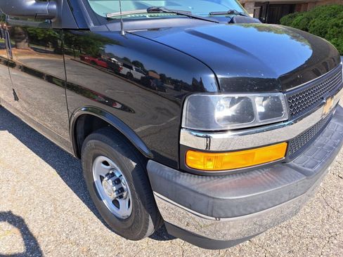 Used 2017 Chevrolet Express 3500 LT w/ LT Preferred Equipment Group RWD image 15