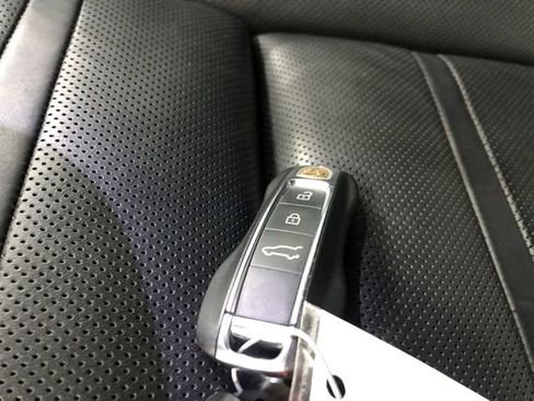 Used 2019 Porsche Cayenne S image 31