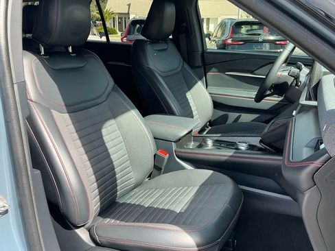 Used 2025 Ford Explorer ST-Line w/ Premium Package image 18