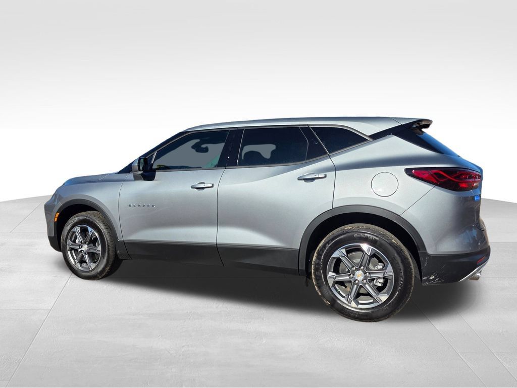 New 2025 Chevrolet Blazer LT w/ LPO, Floor Liner Package FWD image 4