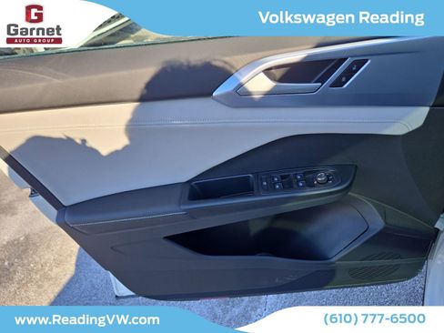 New 2025 Volkswagen Taos SE image 7
