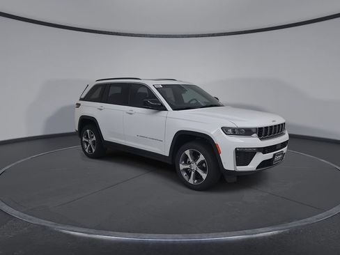 New 2026 Jeep Grand Cherokee Limited w/ Luxury Tech Group II AWD/4WD image 3