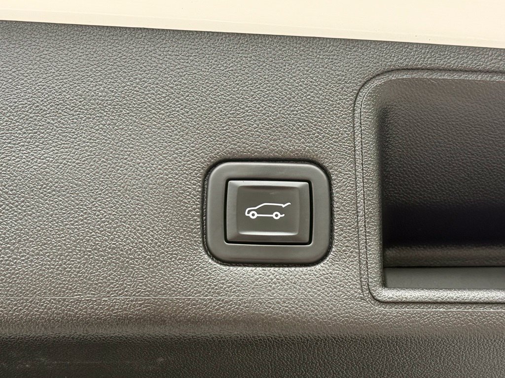 Used 2022 GMC Terrain SLT w/ Infotainment Package II AWD/4WD image 19