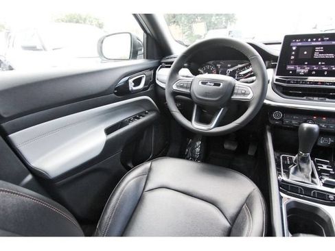 Used 2024 Jeep Compass Limited AWD/4WD image 7