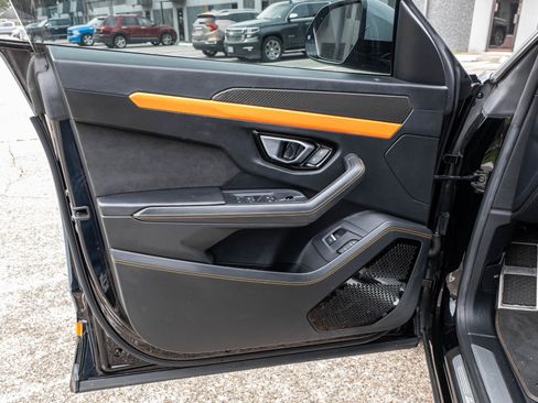 Used 2020 Lamborghini Urus AWD/4WD image 26