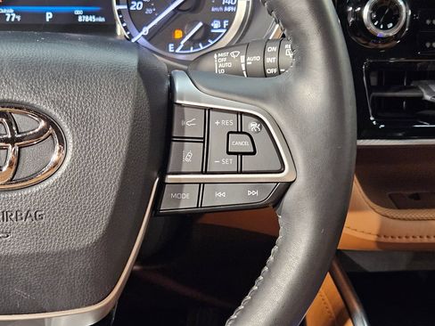 Used 2022 Toyota Highlander Platinum FWD image 29