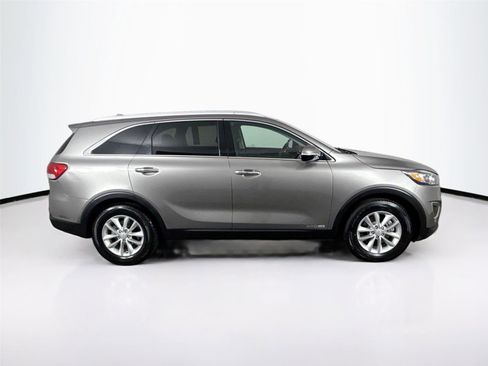 Used 2018 Kia Sorento LX w/ LX V6 Convenience Package image 9