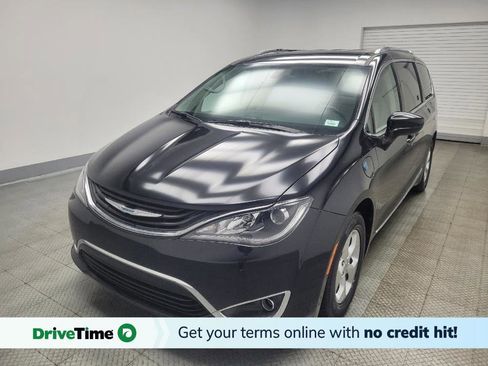Used 2018 Chrysler Pacifica Touring-L image 1