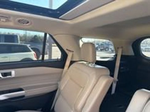 Used 2022 Ford Explorer XLT w/ Equipment Group 202A image 13