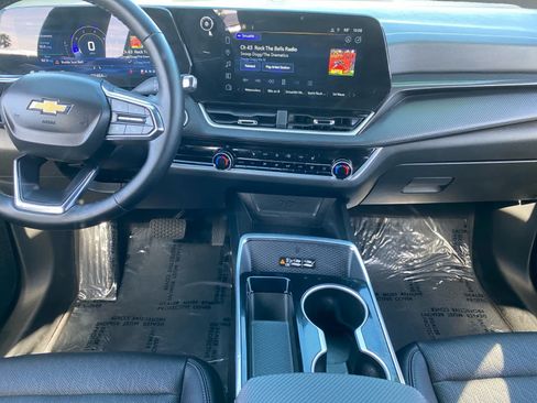 Used 2025 Chevrolet Equinox LT w/ Convenience Package II AWD/4WD image 11