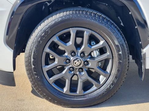 Used 2025 Toyota Sequoia Platinum image 8