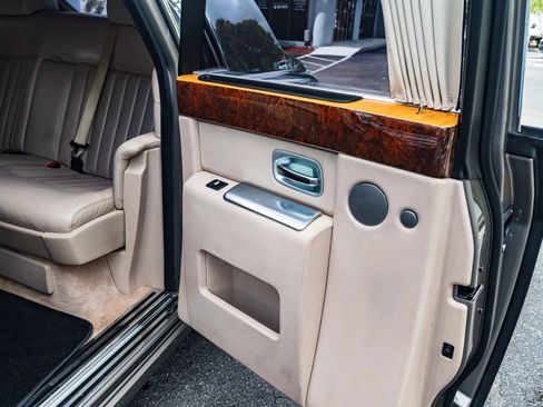 Used 2004 Rolls-Royce Phantom Sedan RWD image 31