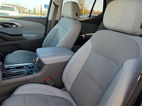 Used 2020 Chevrolet Traverse LT image 14