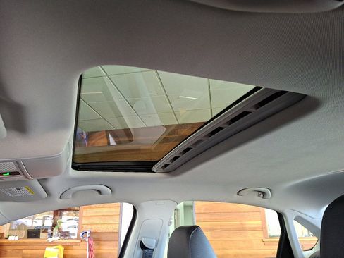 Used 2022 Volkswagen Passat 2.0T image 18