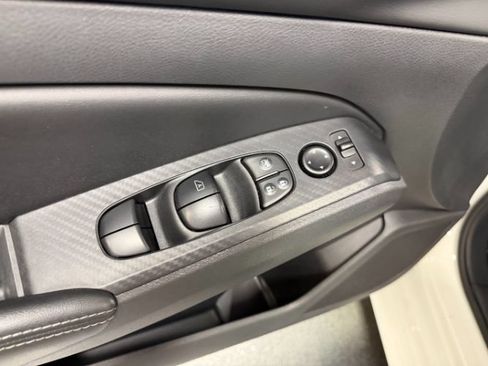 Used 2025 Nissan Altima 2.5 SV FWD image 12
