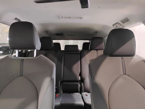 Used 2021 Toyota Highlander L image 36