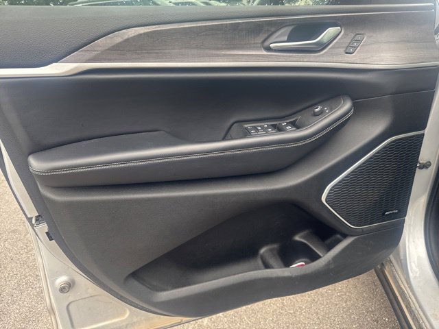 Used 2021 Jeep Grand Cherokee L Limited AWD/4WD image 4