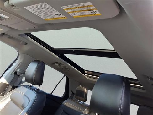 Used 2022 Ford Explorer XLT w/ Equipment Group 202A image 19