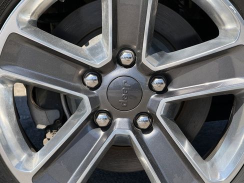 Used 2020 Jeep Wrangler Unlimited Sahara image 22