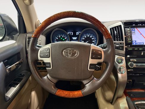 Used 2013 Toyota Land Cruiser image 13